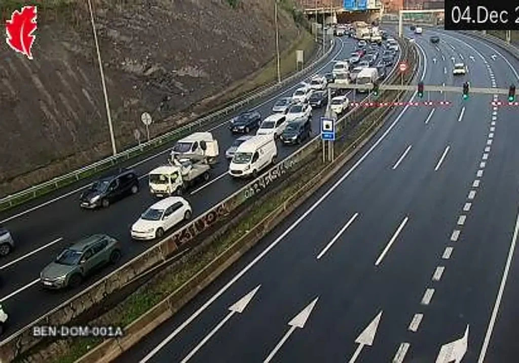 Accidente en la A-8: Retenciones y recuperación del tráfico en Bilbao