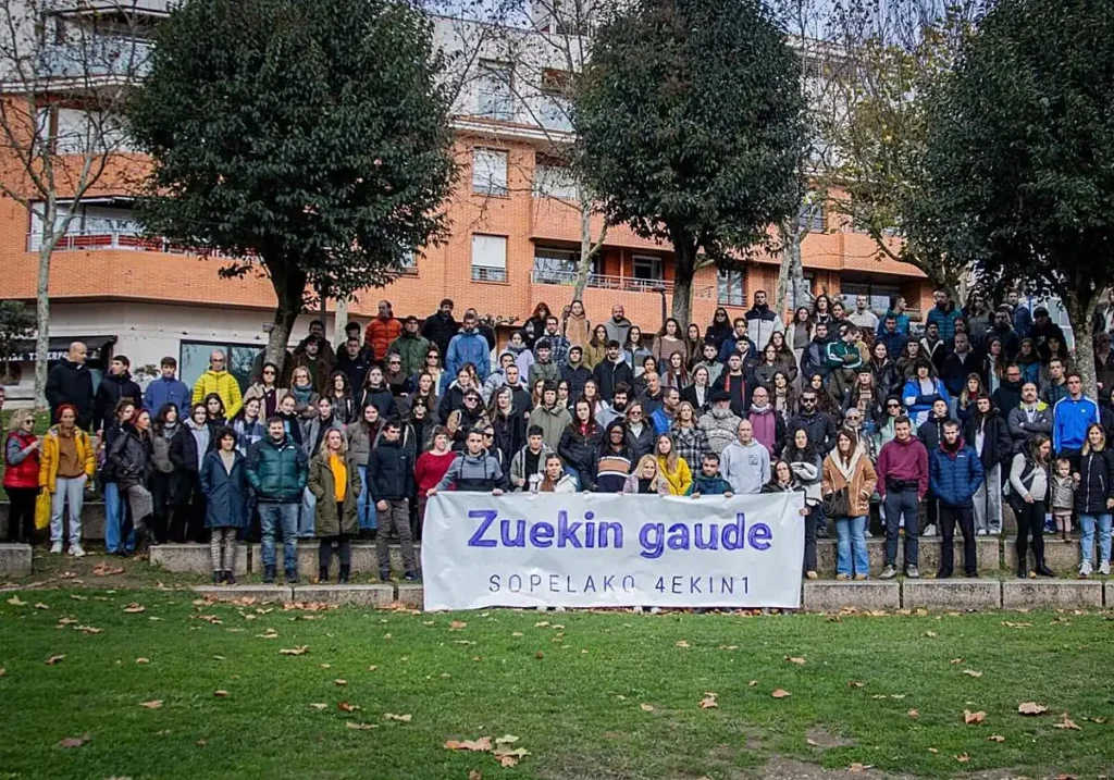 Controversia en Sopela: Jóvenes enfrentan severas penas por protestas contra un salón de juegos