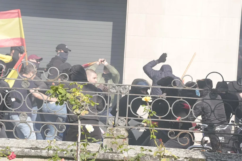 Controversia en Vitoria: La Falange y la Respuesta de EH Bildu