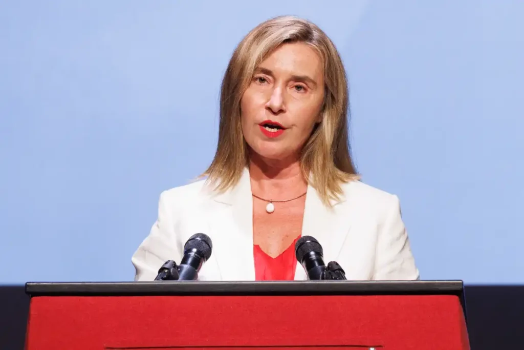 Crisis en la Diplomacia Europea: Dimisión de Federica Mogherini por Corrupción