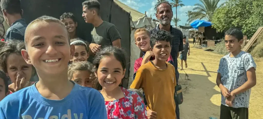 Desarrollo del Conflicto en Gaza: Entrega de Rehenes y Obstáculos en el Proceso de Paz