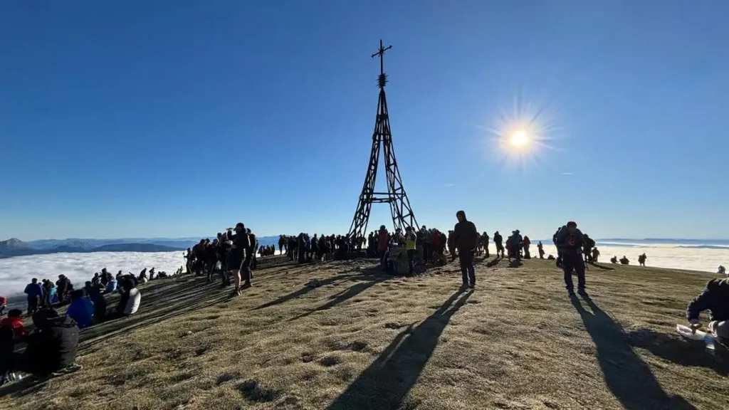 Despedida de Año en las Montañas de Bizkaia: Una Tradición que Une Naturaleza y Comunidad