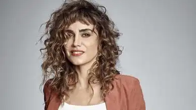El Ascenso de Irene Arcos: De la Detrás de Cámaras a la Estrella de la Televisión Española