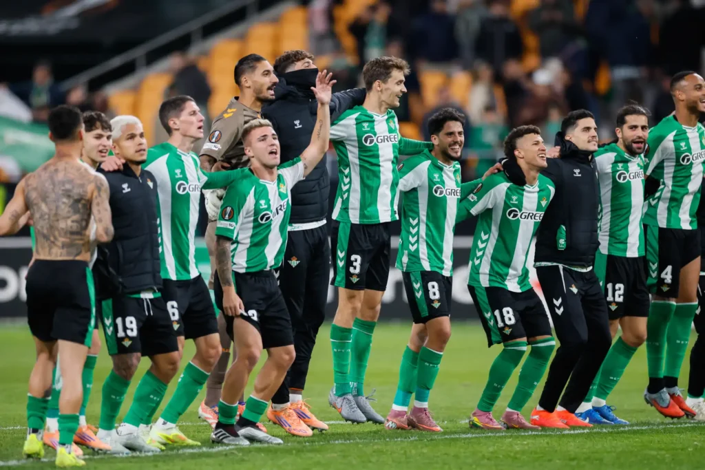 El Betis se Prepara para el Derbi: Lesiones y Estrategias de Motivación