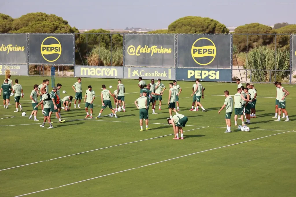 El Cádiz CF se prepara para el mercado invernal: Fichajes y estrategias
