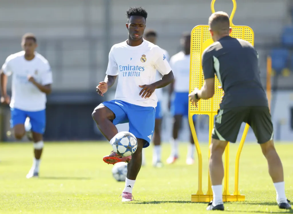 El Entrenamiento del Real Madrid: Diversión y Competitividad entre Mbappé y Vinicius