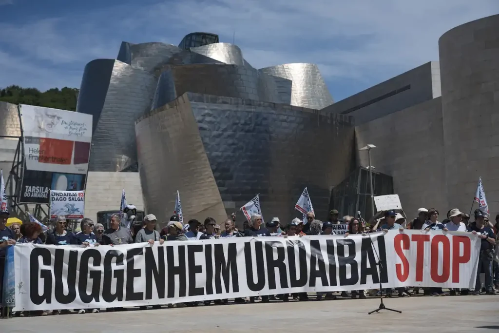 El Futuro del Guggenheim Urdaibai: Decisiones Clave en el Patronato