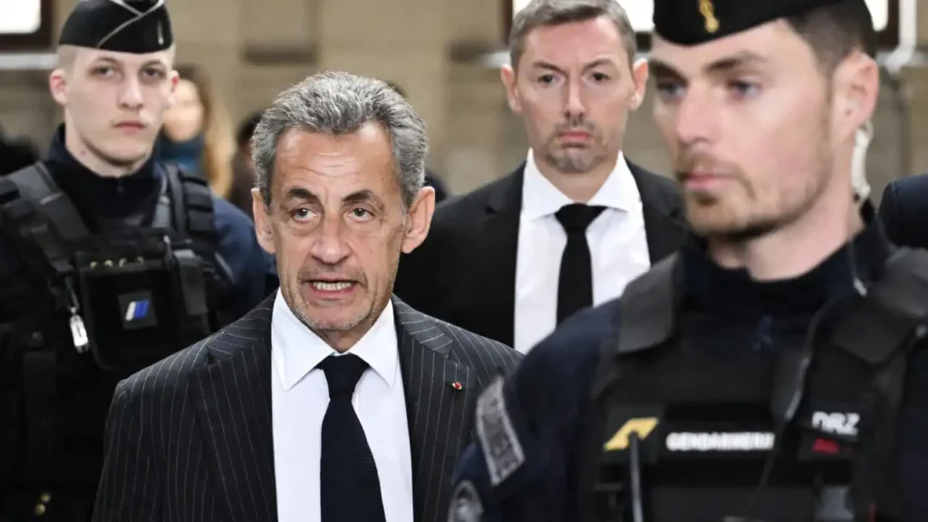 El Impacto del Ingreso de Sarkozy en la Prisión: Un Capítulo Inédito en la Política Francesa