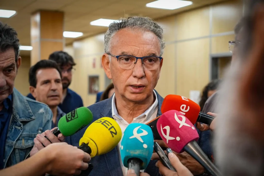 El Nuevo Rumbo del PSOE en Extremadura: La Gestión de José Luis Quintana