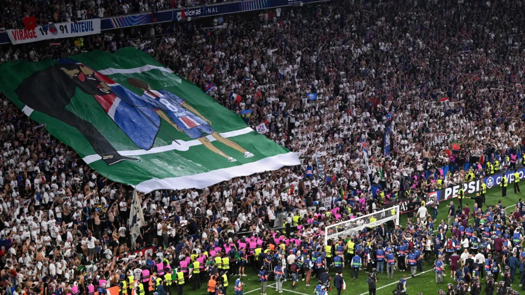 El PSG Rinde Homenaje a Luis Enrique con la Fundación Xana en la Champions League