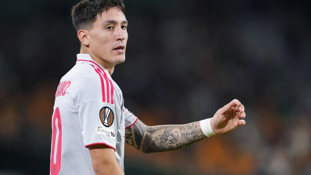 El Real Oviedo y su búsqueda de un delantero clave en el mercado de fichajes