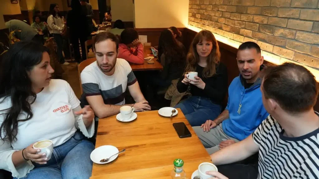 El cierre de Chatter Club Social: Un adiós a la comunidad del inglés en Bilbao