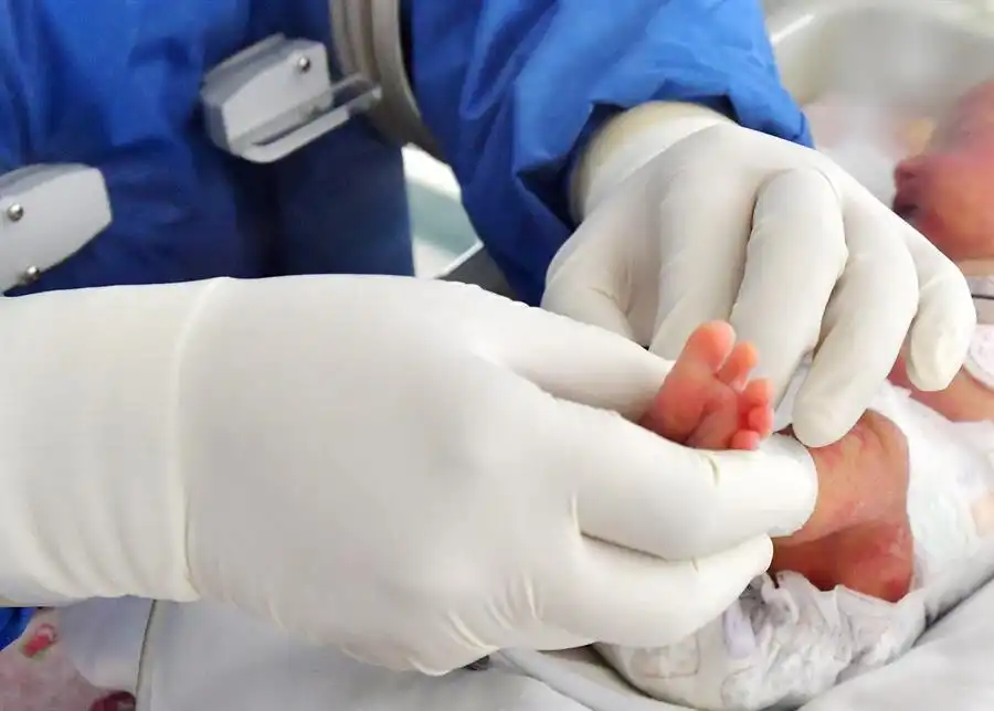 Enfermedades raras España: diagnóstico equitativo y cribado neonatal ampliado en 2026