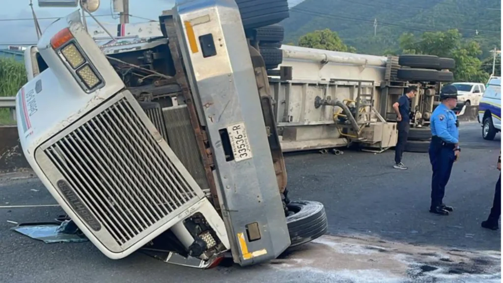 Incidente Vial en Galdakao: Reapertura de la BI-30 Tras un Volcamiento
