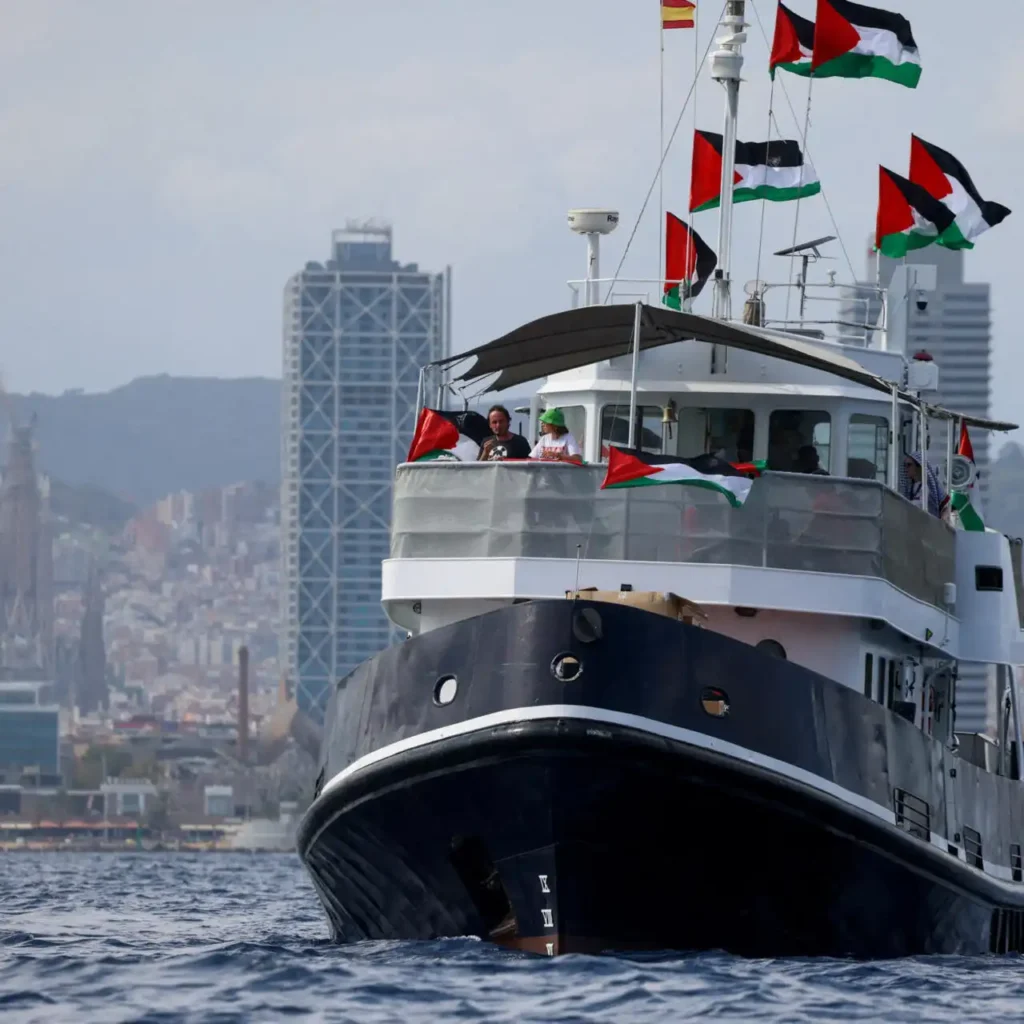 La Flotilla Global Sumud: Un Viaje Humanitario en Aguas de Tensión