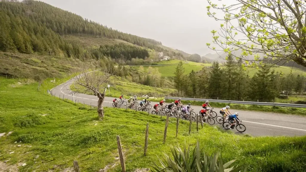 La Itzulia 2026: Un Desafío Montañoso para los Ciclistas