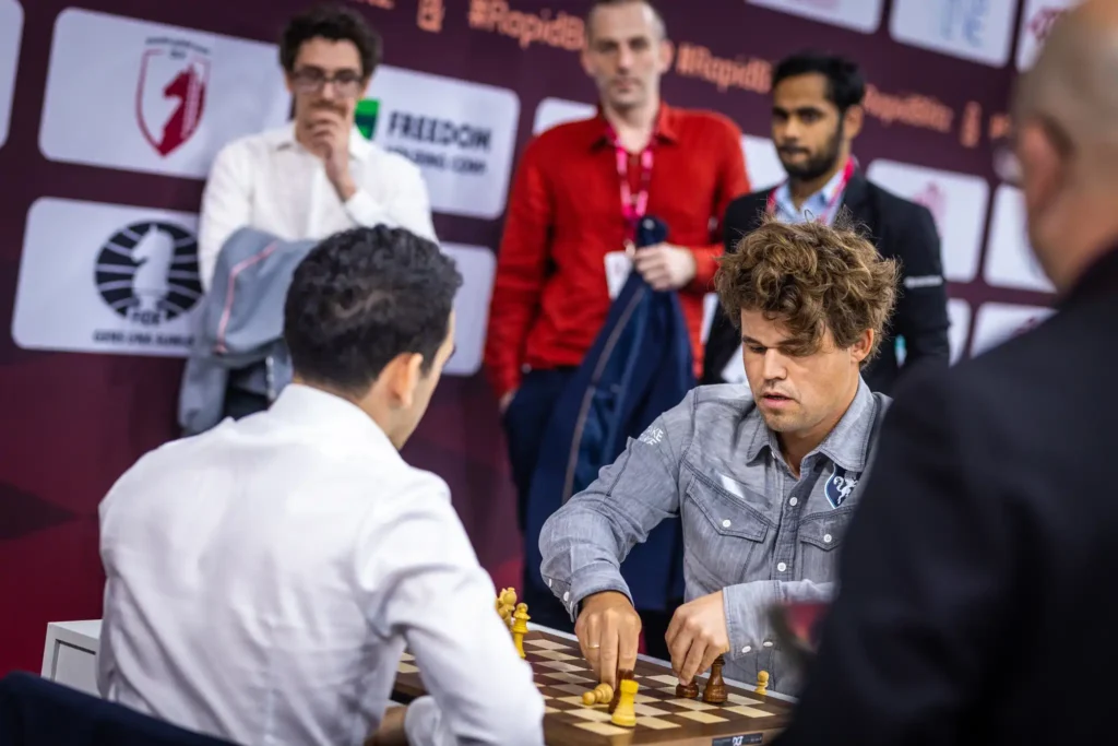Magnus Carlsen: El Rey del Ajedrez y su Épica Remontada en el Mundial de Blitz
