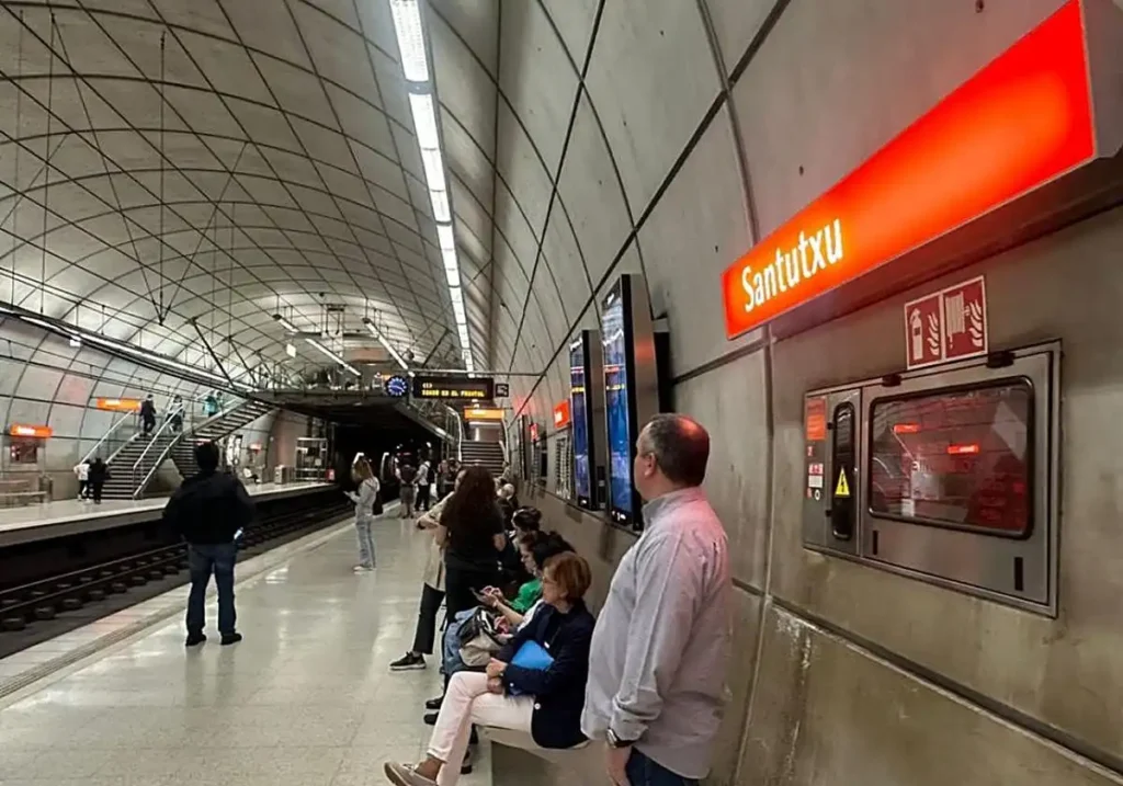 Problemas en el Metro de Bilbao: Avería y Retrasos en las Líneas L1 y L2