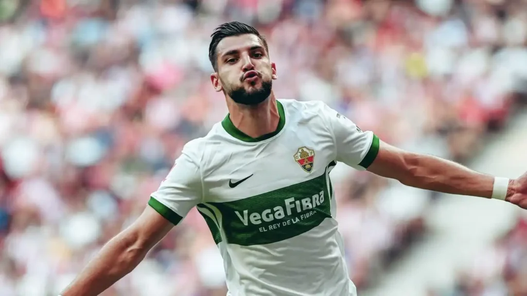Rafa Mir: Un Futuro Brillante en el Elche CF