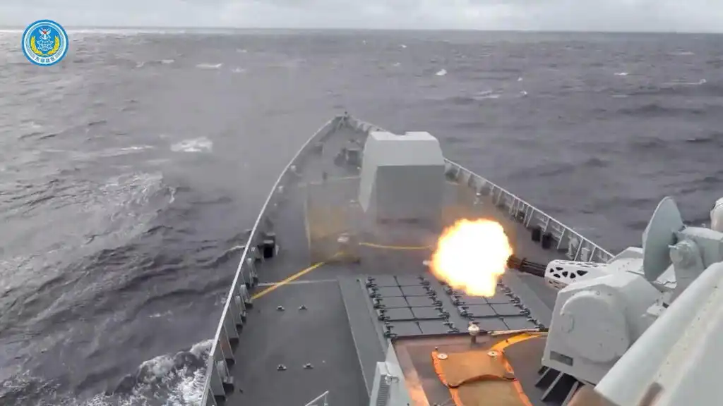 Tensiones en el Mar de China Oriental: La Respuesta Militar de China a Taiwán y EE. UU.