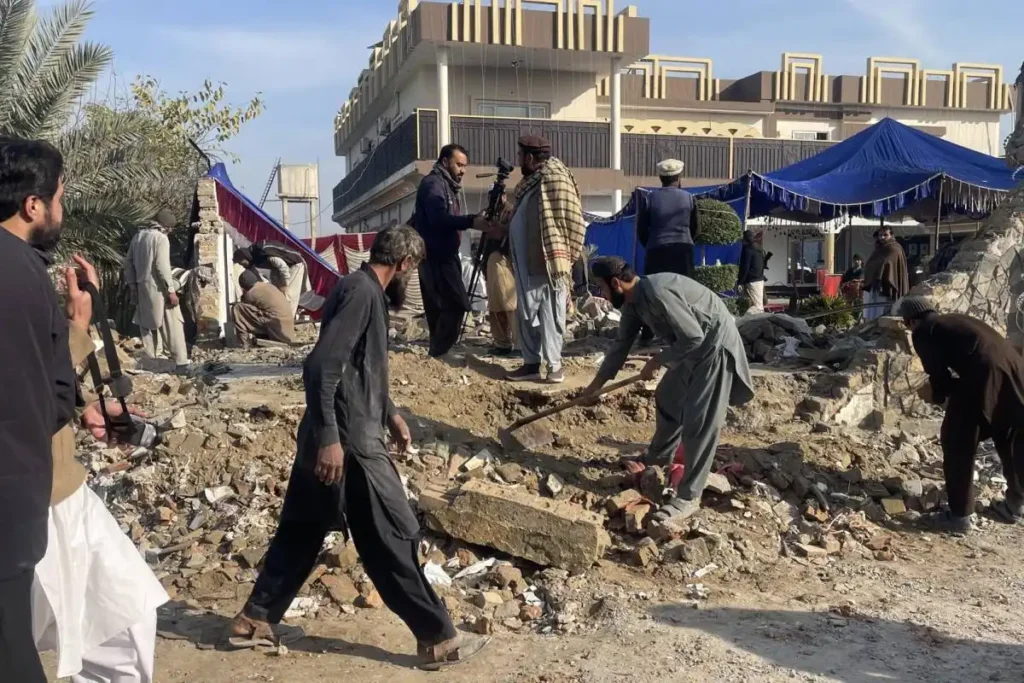 Tragedia en Dera Ismail Khan: Ataque Suicida Durante una Boda Deja Vidas Perdidas