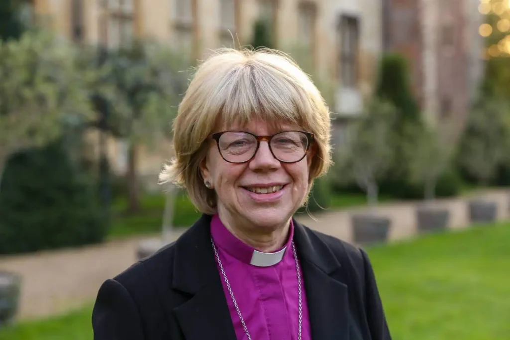 Un Hito Histórico: Sarah Mullally se Convierte en la Primera Mujer Arzobispo de Canterbury
