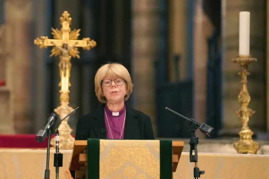 Un Hito en la Historia de la Iglesia de Inglaterra: Sarah Mullally como Arzobispa de Canterbury