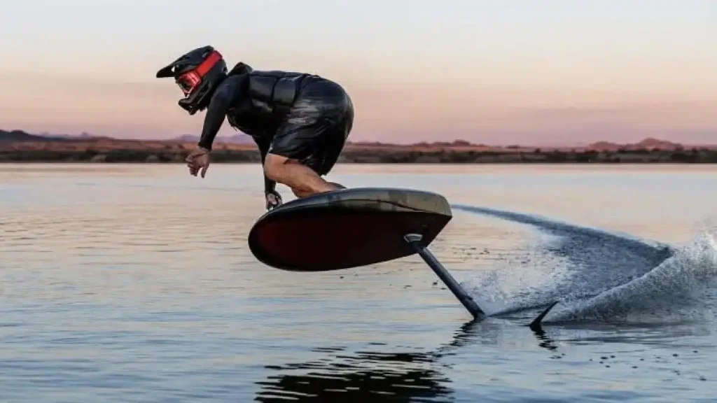 e-Foil Fliteboard Race X alcanza 55 km/h: ¿qué implica su velocidad récord para la regulación náutica en España?