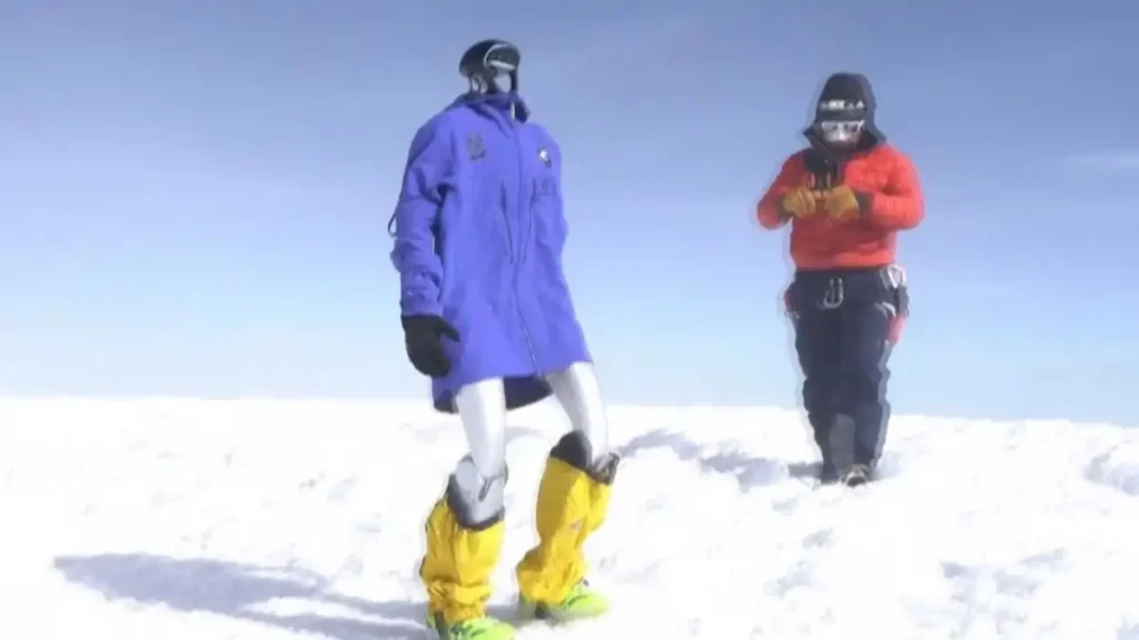 Robot humanoide chino en el Everest: ¿Qué implica escalar el Himalaya con IA?